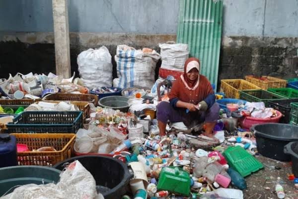 Siti Salamah Jawara Pengelola Sampah Terintegrasi Berbasis Teknologi